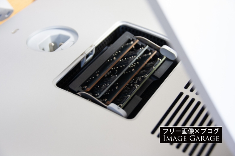 imac 27インチモデルのメモリスロットのフリー写真素材（無料画像）