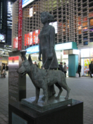 乙女と盲導犬の像（新橋駅）