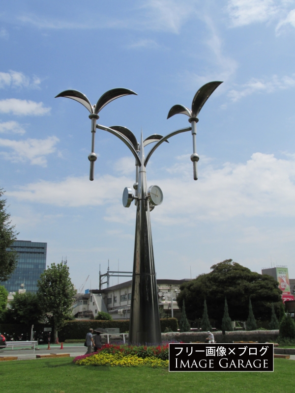 上野恩賜公園の時計のモニュメント（2020年に撤去）のフリー写真素材（無料画像）