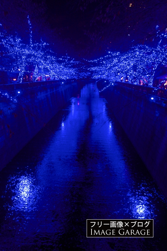 NAKAMEGURO 青の洞窟（中目黒・目黒川）のフリー写真素材（無料画像）