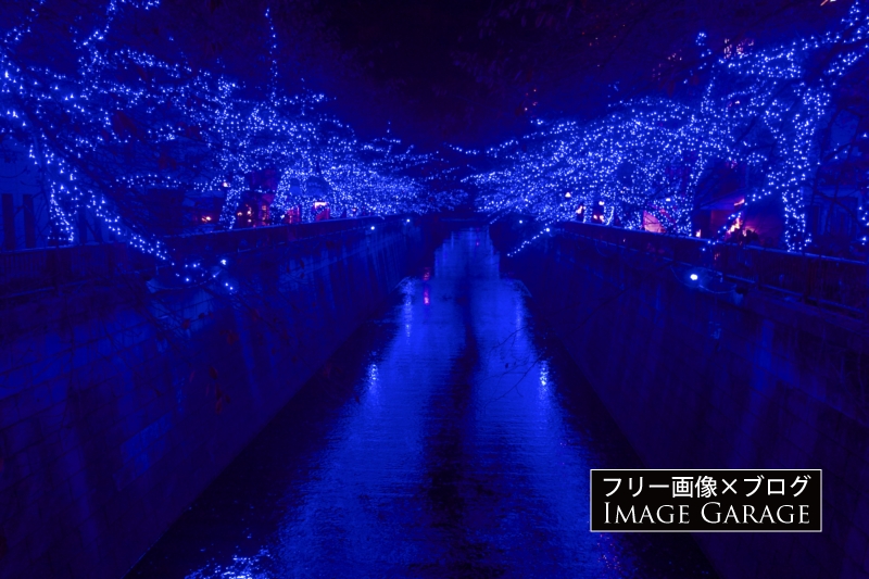 NAKAMEGURO 青の洞窟（中目黒・目黒川）のフリー写真素材（無料画像）