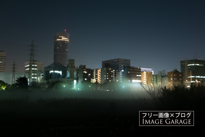 鶴見川の川霧と新横浜のフリー写真素材（無料画像）