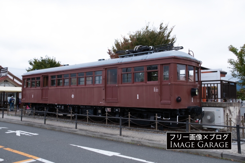富士山麓電気鉄道モ1形電車（河口湖駅前）のフリー写真素材（無料画像）