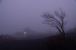 霧の中の富士山五合目（富士宮口）