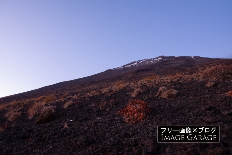 富士宮口五合目から見た富士山のフリー写真素材（無料画像）