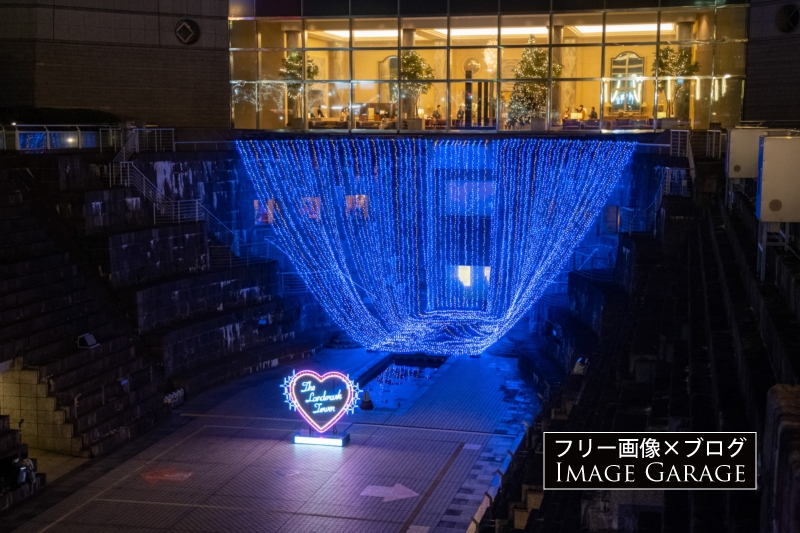 ヨコハマミライト・2020年のハートのオブジェのフリー写真素材（無料画像）