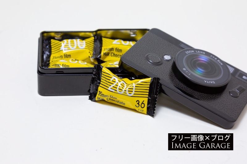 カルディ カメラ缶チョコレートのフリー写真素材（無料画像）