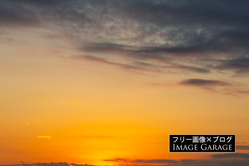 大晦日の夕焼けの空のフリー写真素材（無料画像）