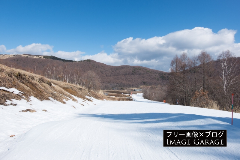 雪が少なかった年のスキー場（ブランシュたかやま）のフリー写真素材（無料画像）