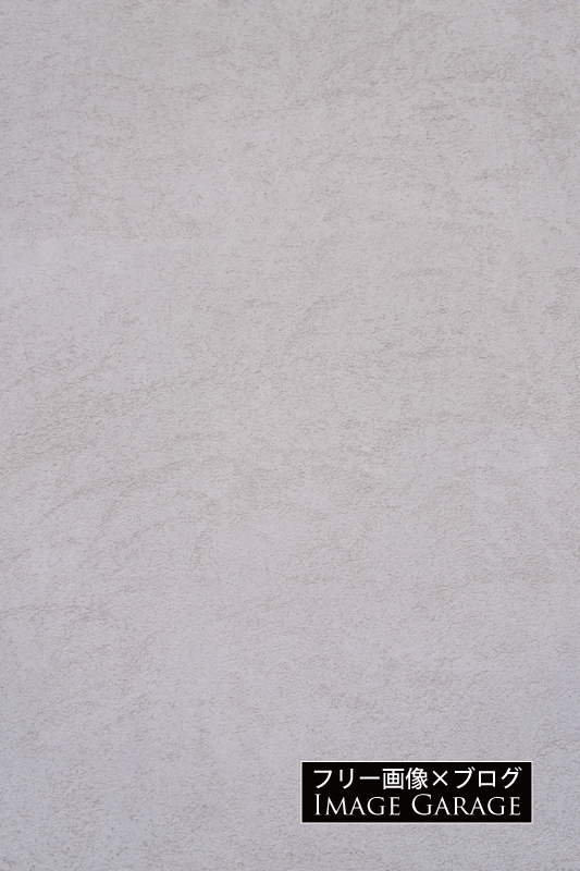 ザラっとした白い外壁（縦）のフリー写真素材（無料画像）
