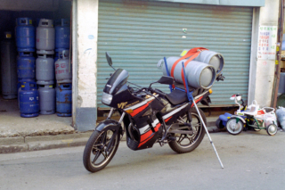 韓国のプロパンガスを運ぶバイク