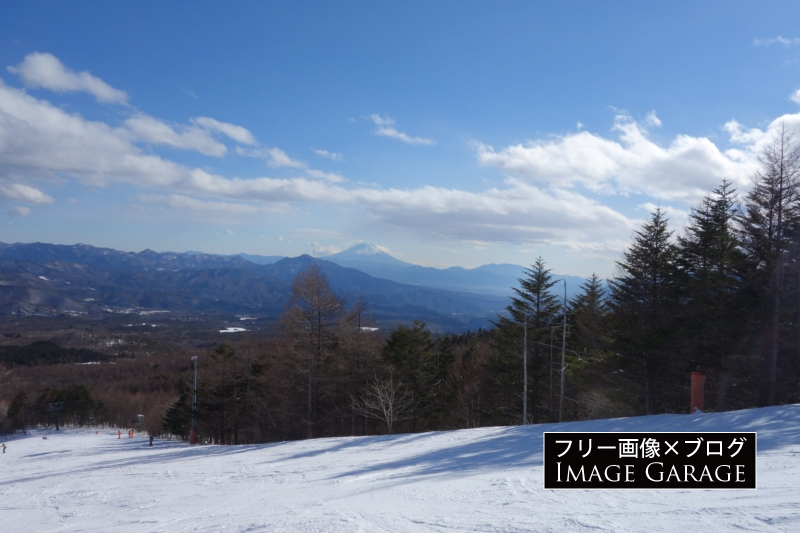 サンメドウズ清里スキー場から見た富士山のフリー写真素材（無料画像）