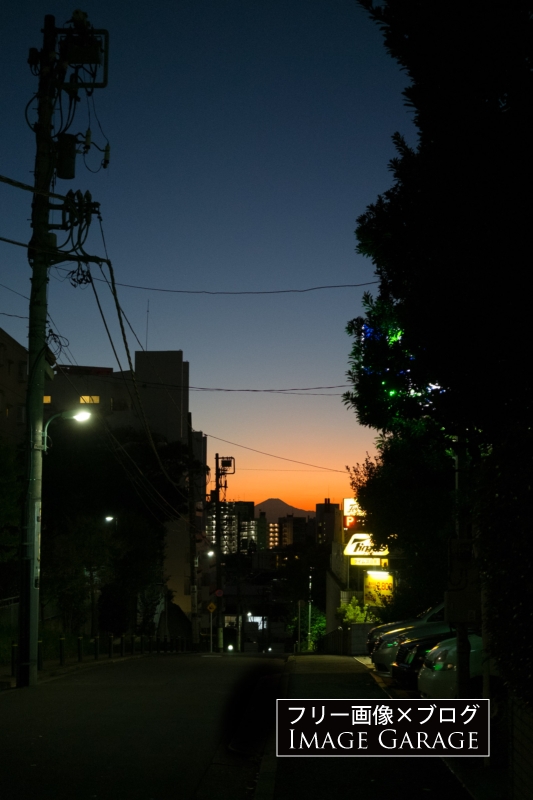 目黒から見る夕焼けの富士山のフリー写真素材（無料画像）