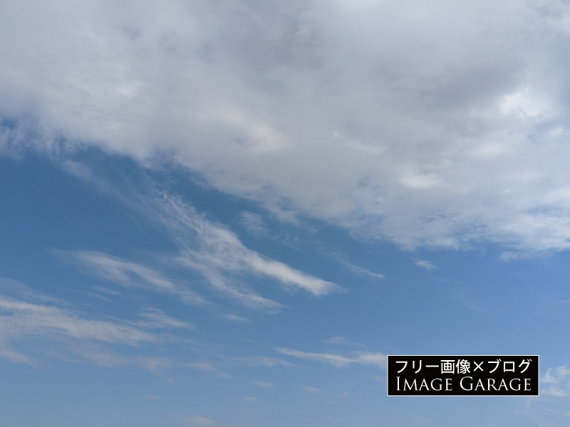 雲半分・青空半分のフリー写真素材（無料画像）