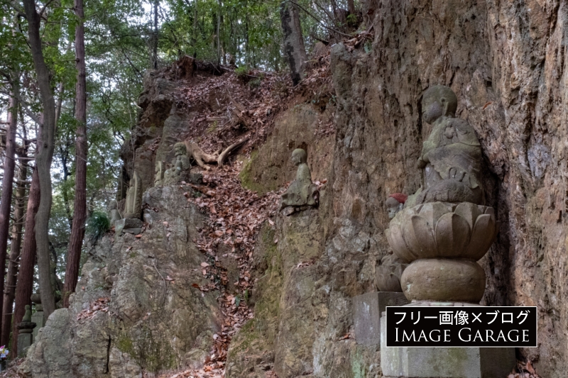 天覧山の十六羅漢像のフリー写真素材（無料画像）