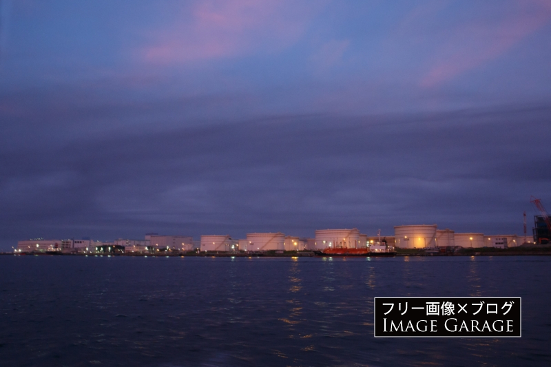 東亜石油 東扇島オイルターミナルのフリー写真素材（無料画像）