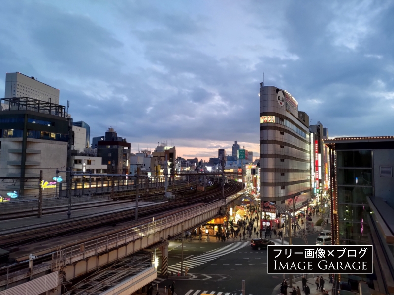 上野の街（上野の森さくらテラスより）のフリー写真素材（無料画像）
