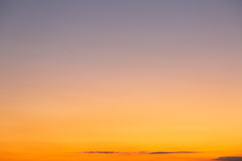 夕焼け空（横位置）のフリー写真素材