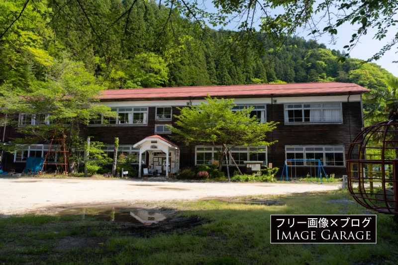 旧木沢小学校のフリー写真素材（無料画像）