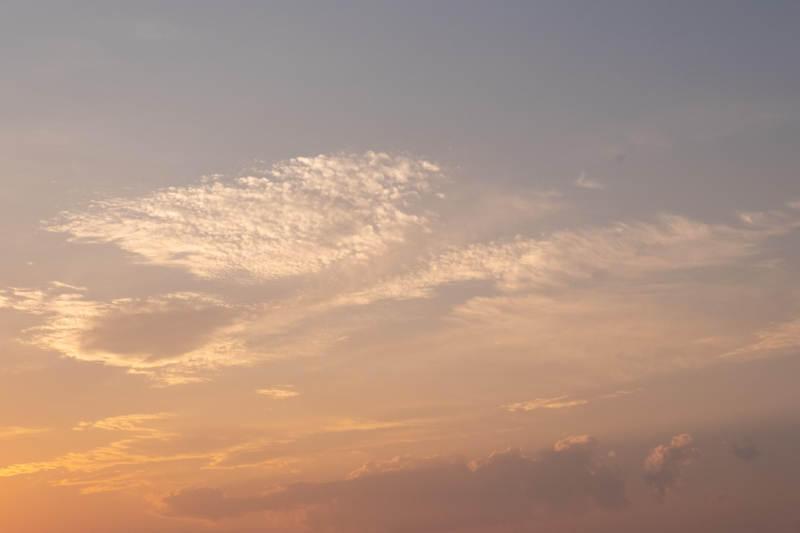 夕焼け空（横位置）のフリー写真素材